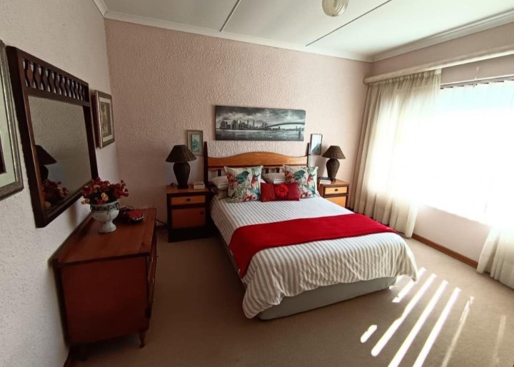 5 Bedroom Property for Sale in Wavecrest Eastern Cape